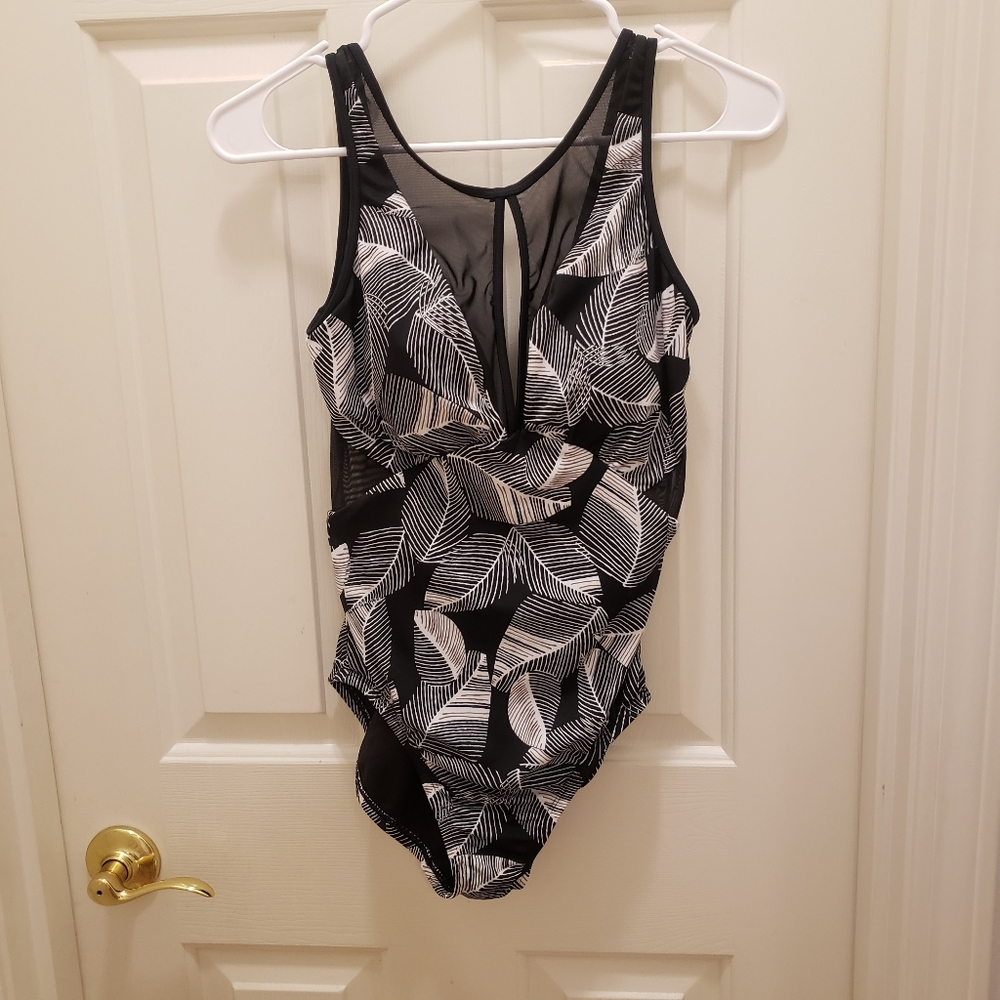 Time and Tru Black and White One Piece Swi… - Picture 2 of 4
